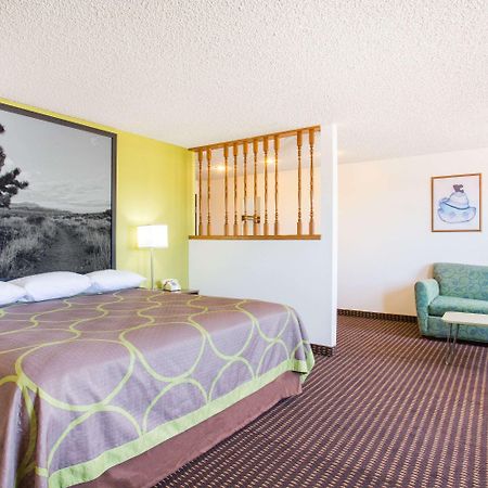 Super 8 By Wyndham Kingman Hotel Exterior foto