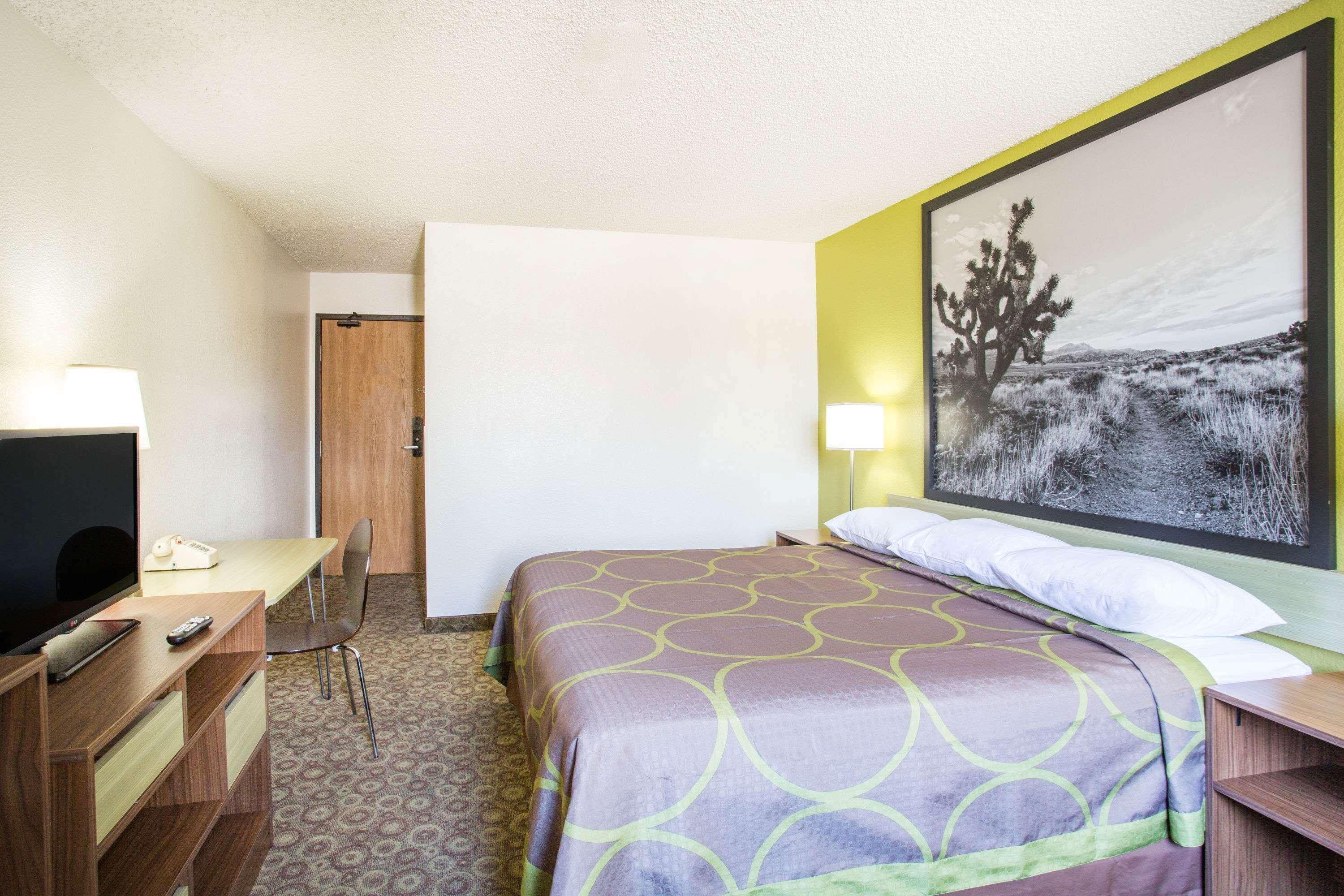 Super 8 By Wyndham Kingman Hotel Exterior foto
